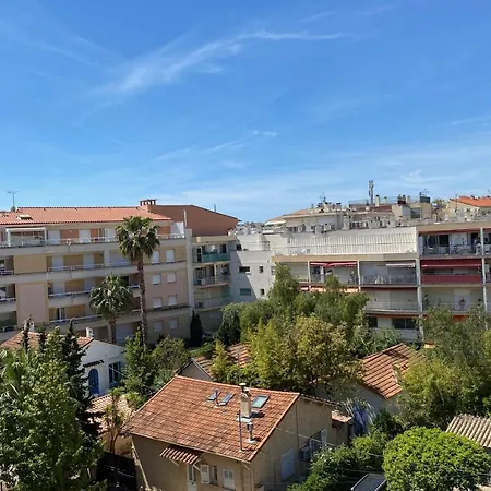 公寓 Spacious Bright Nest With Balcony In